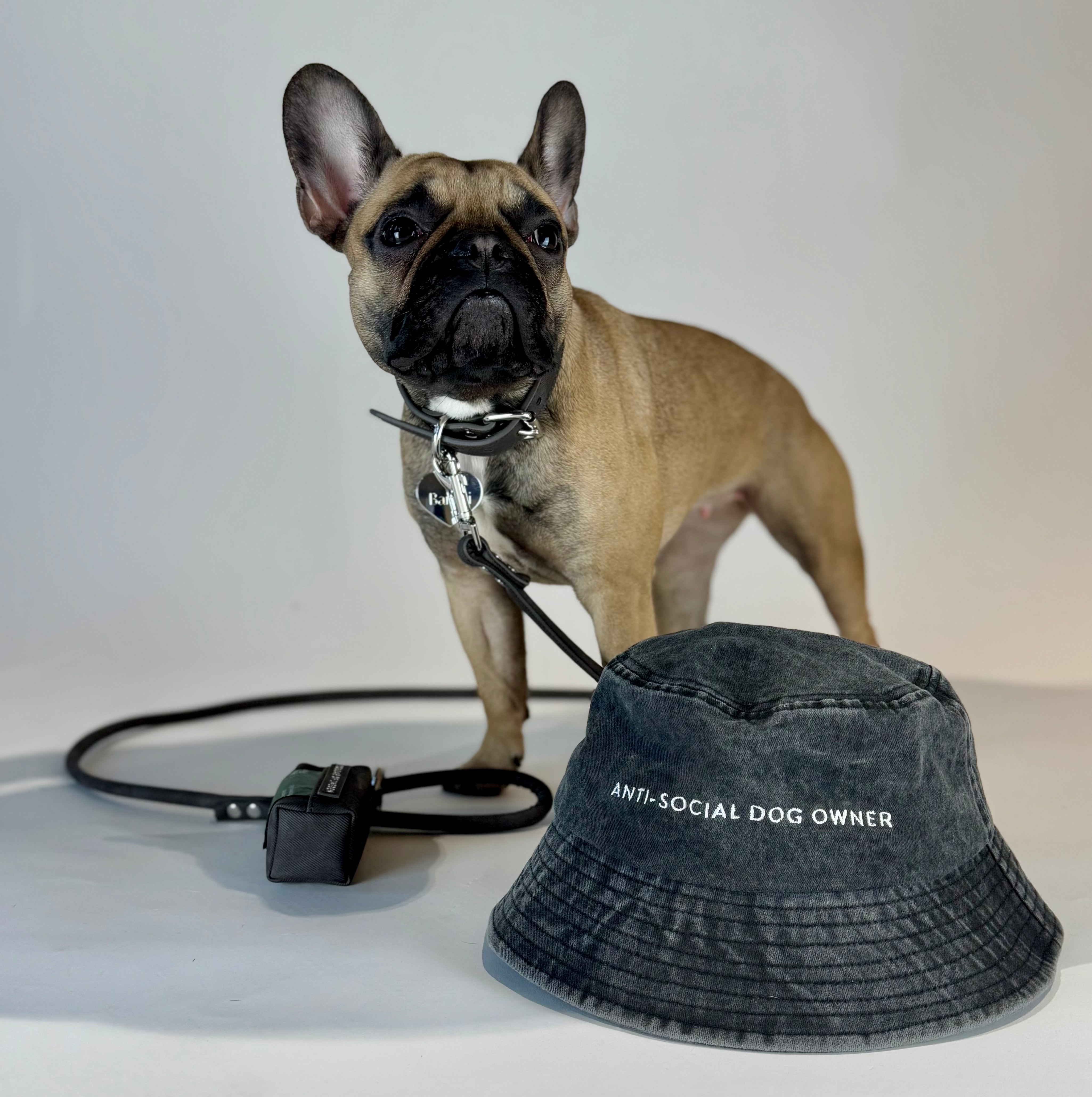 Cappello a secchiello in denim nero  - Anti-Social Dog Owner