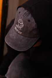 Cappellino in denim nero - Logo "Dogs. Because People Suck" 