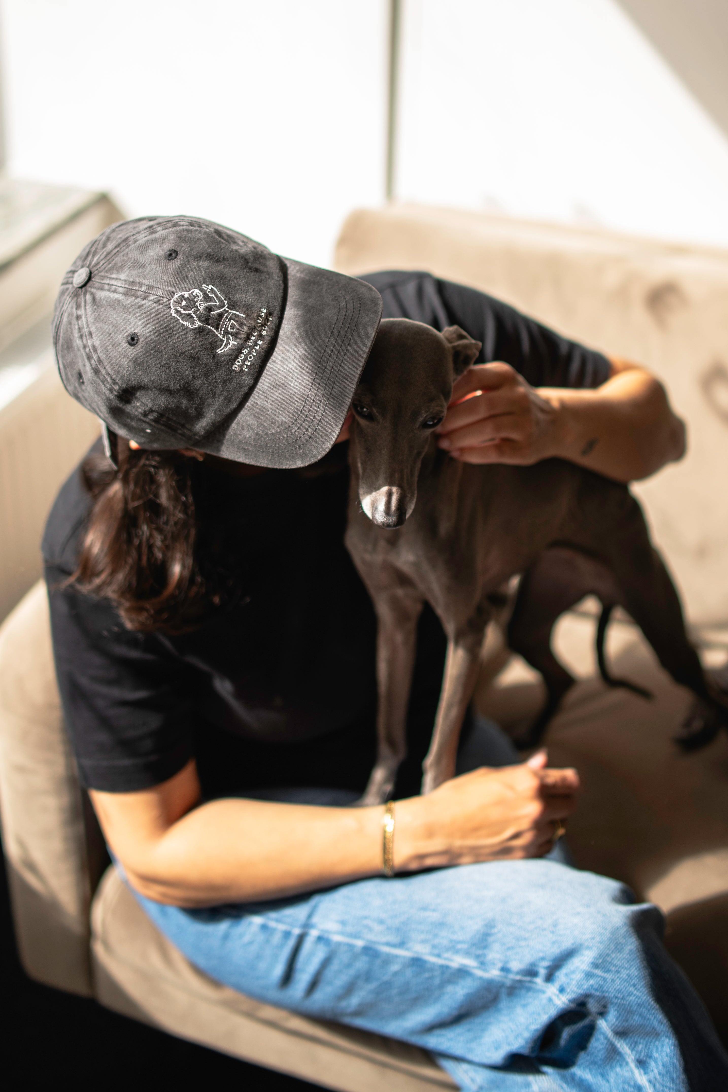 Cappellino in denim nero - Logo "Dogs. Because People Suck" 