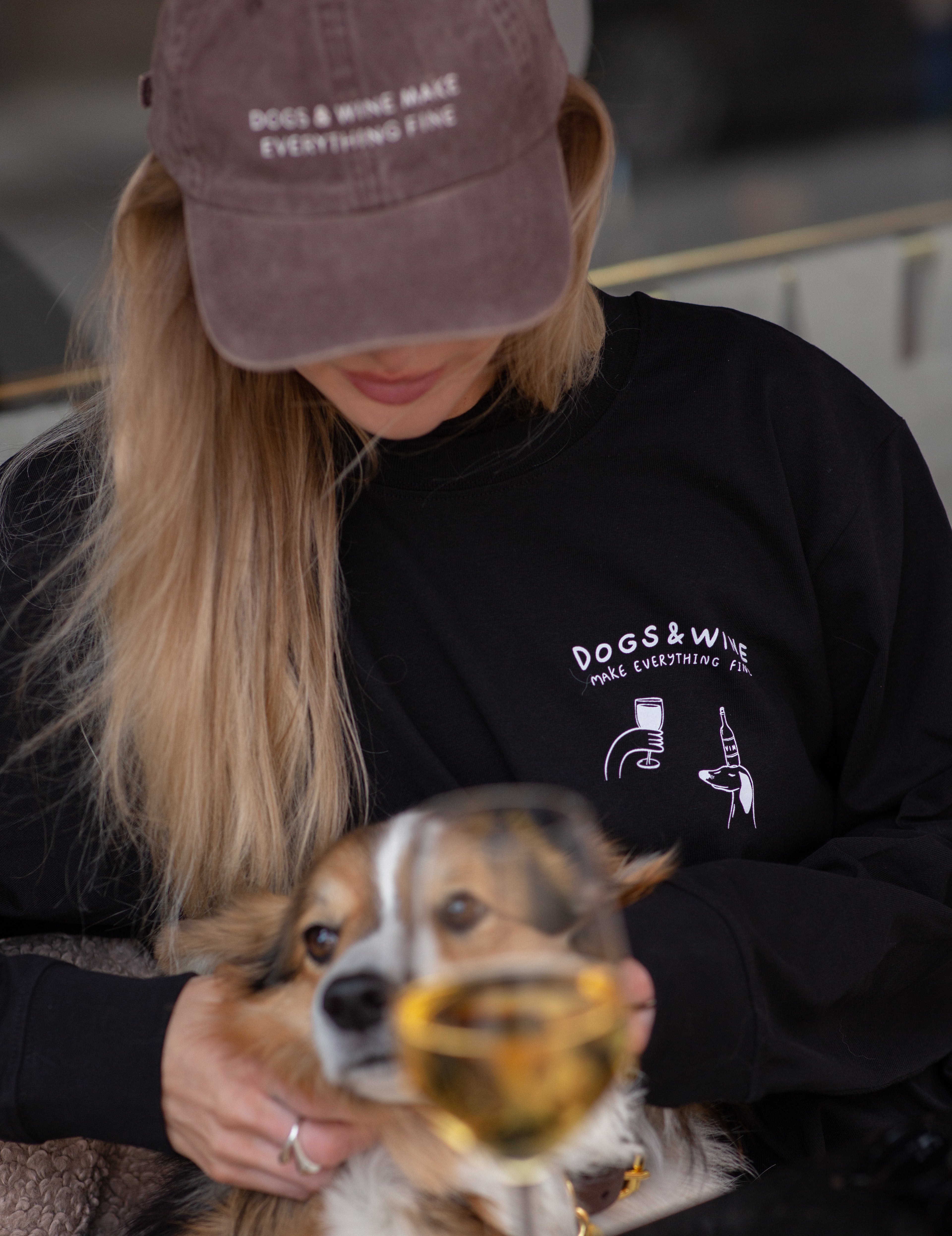 Maglietta Nera a Maniche Lunghe - Dogs & Wine Make Everything Fine
