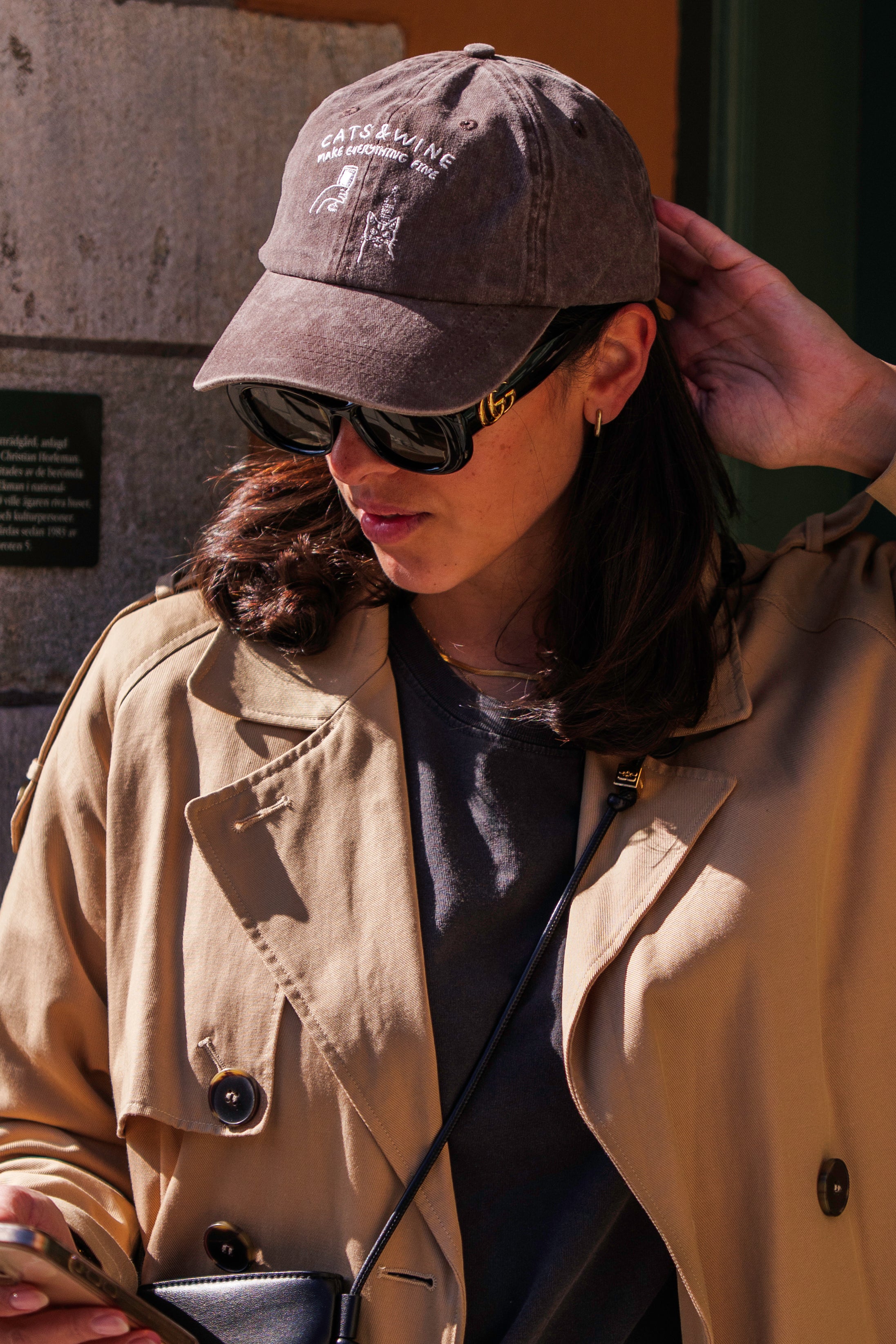 Cappellino in denim marrone - Logo "Cats & Wine Make Everything Fine" 