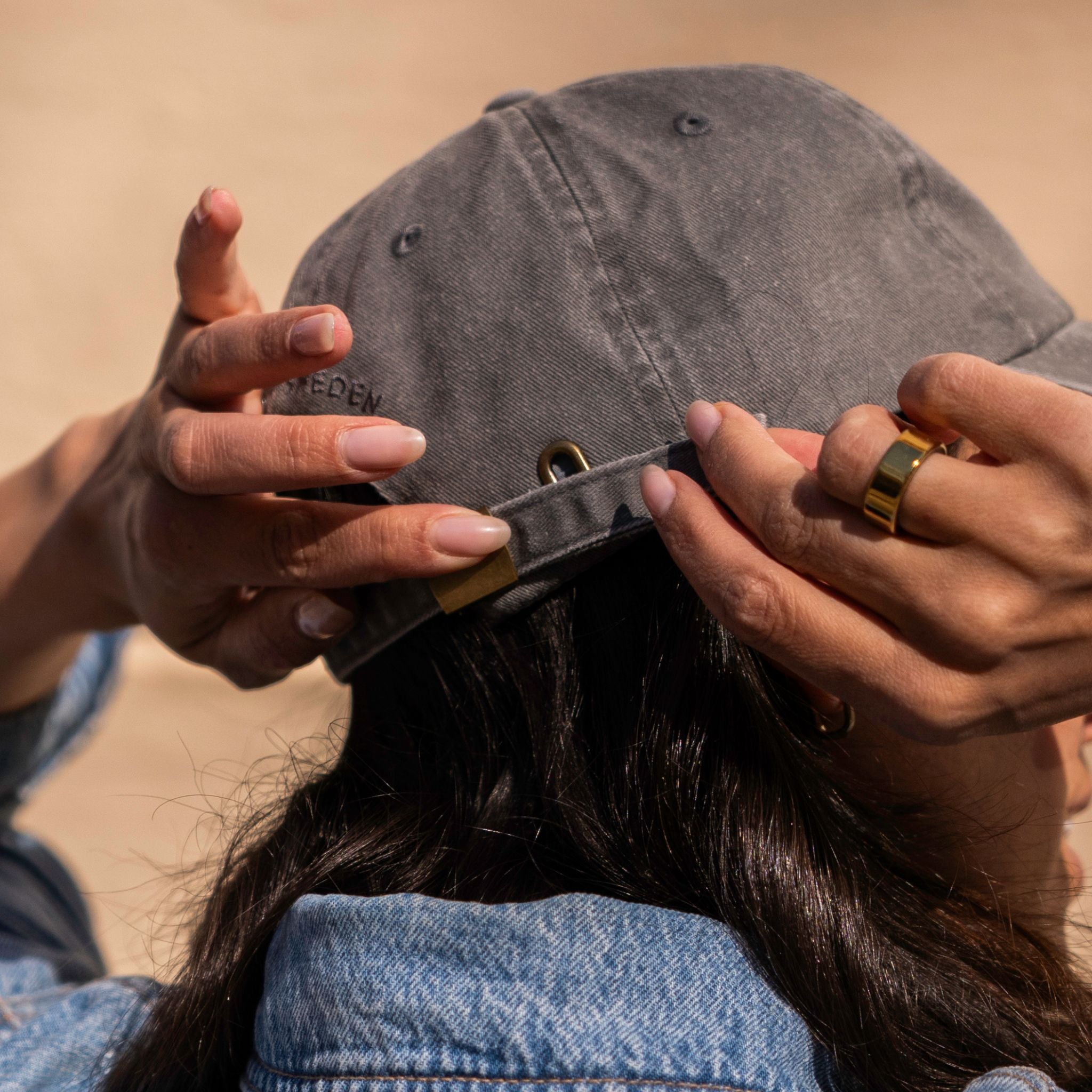 Cappellino in denim grigio - Dogs & Wine Make Everything Fine 