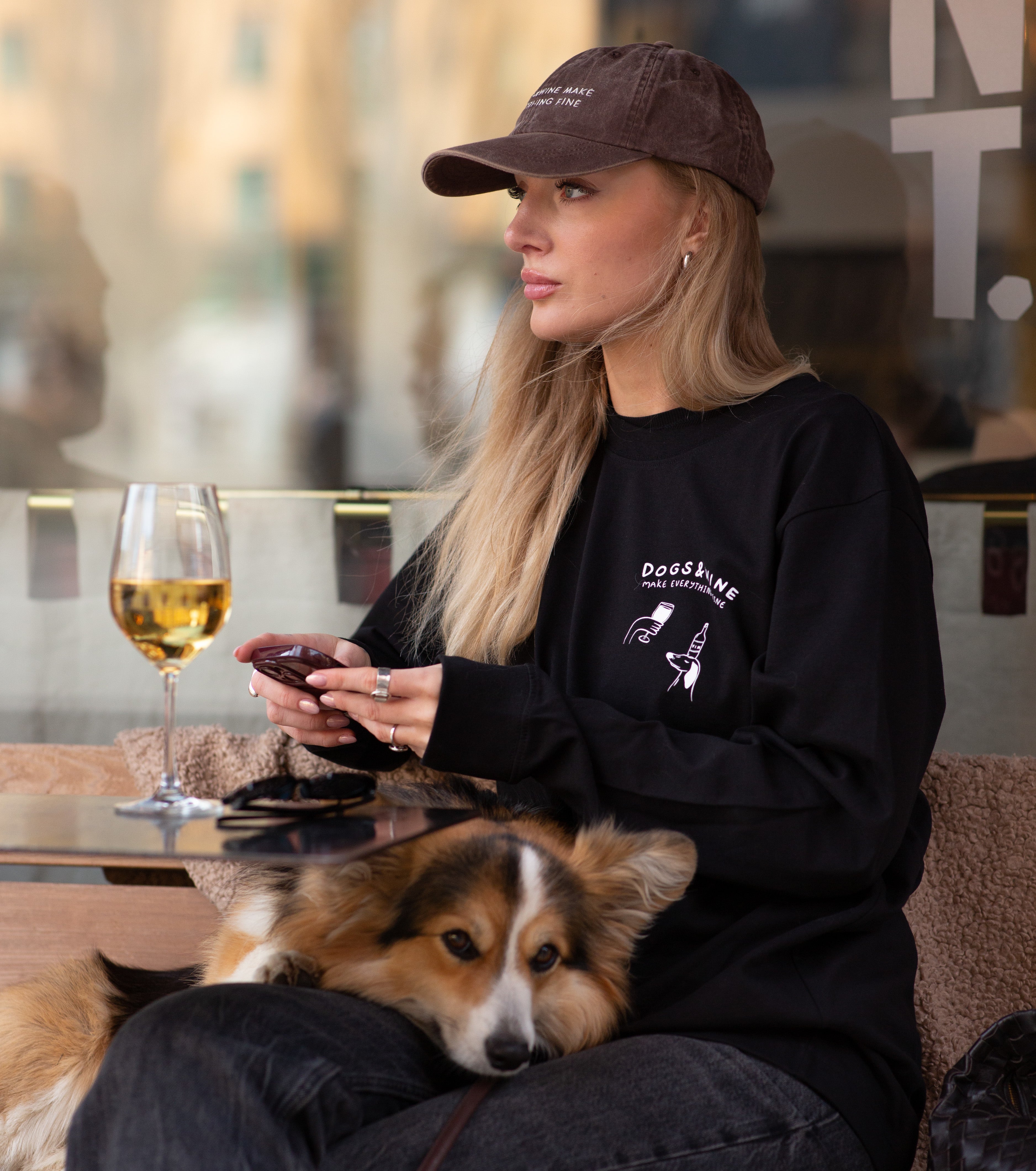 Maglietta Nera a Maniche Lunghe - Dogs & Wine Make Everything Fine