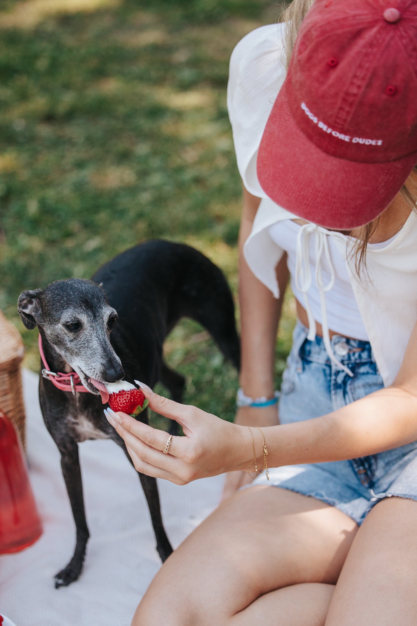 Cappello in Denim Rosso - Cani Prima Degli Uomini