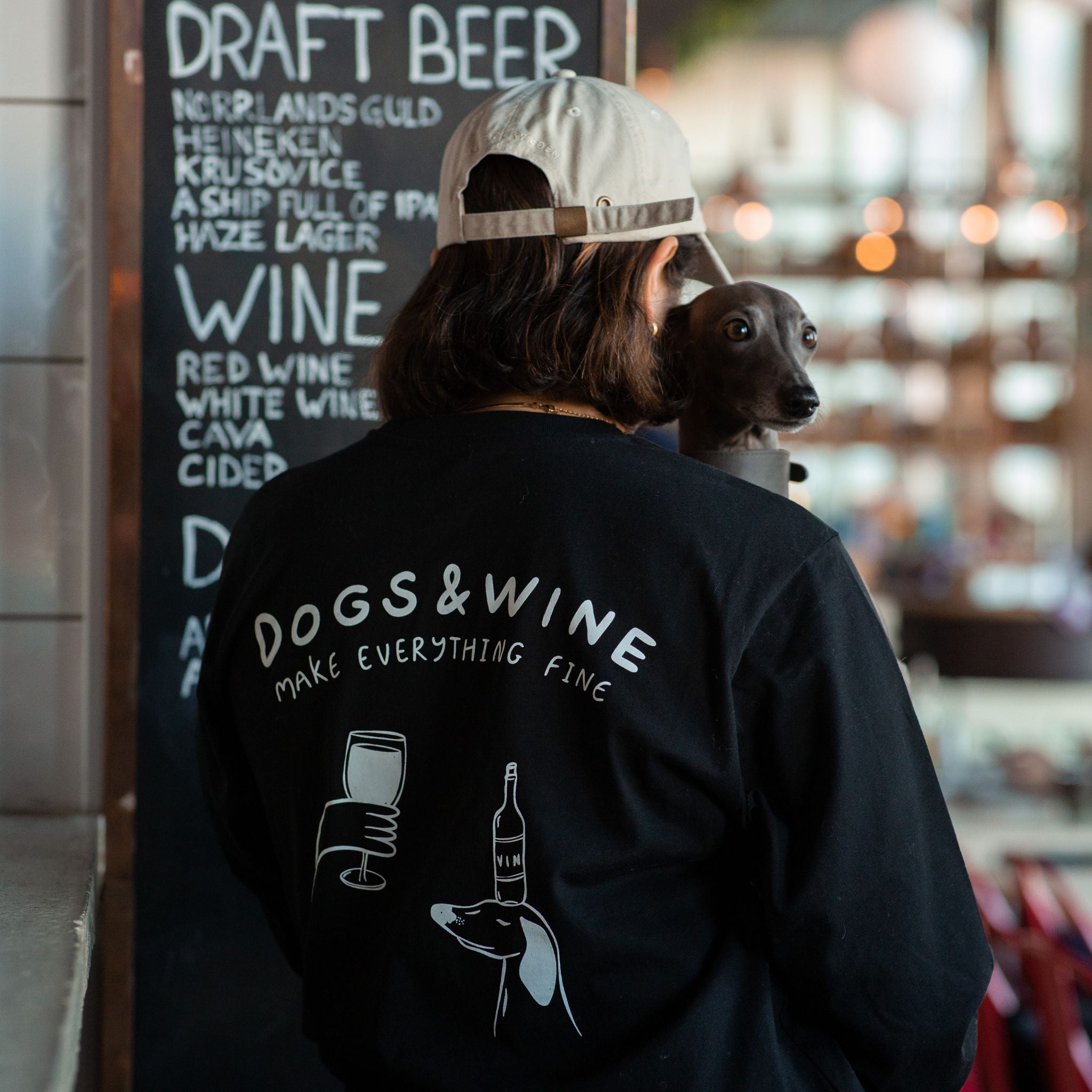 Maglietta Nera a Maniche Lunghe - Dogs & Wine Make Everything Fine