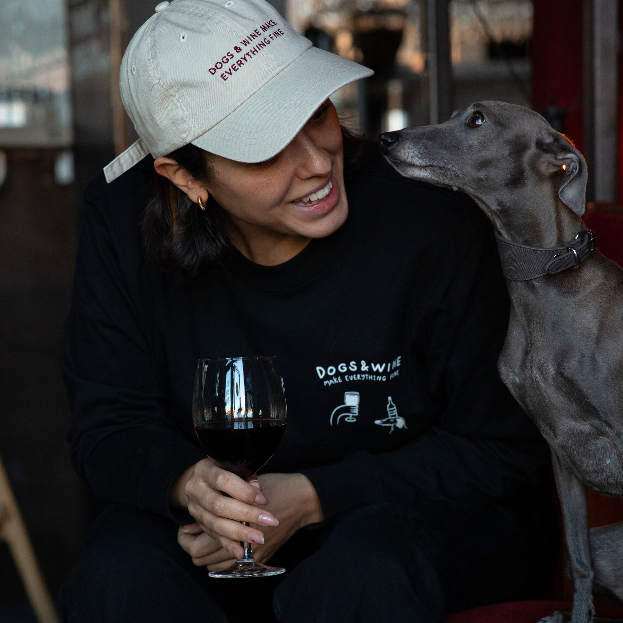 Maglietta Nera a Maniche Lunghe - Dogs & Wine Make Everything Fine